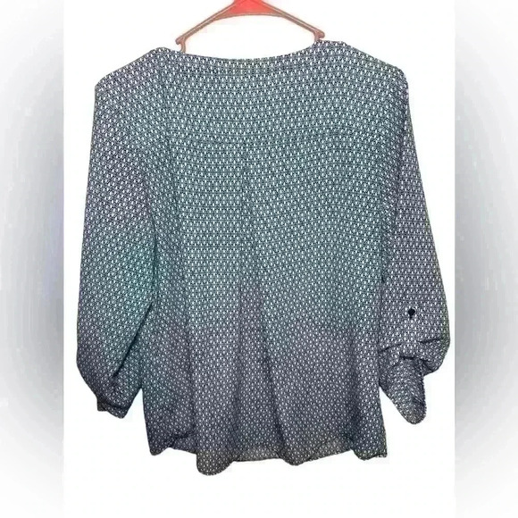 Christopher & Banks Petites Geometric Top Size Medium Notched Collar - Picture 4 of 8